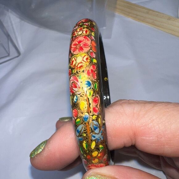 Vintage Hand Painted Lacquered Bangle Bracelet - Picture 4 of 9